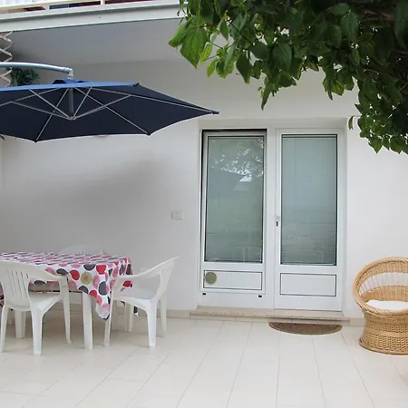 Flora アパート *