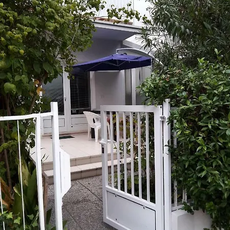 アパート Flora *