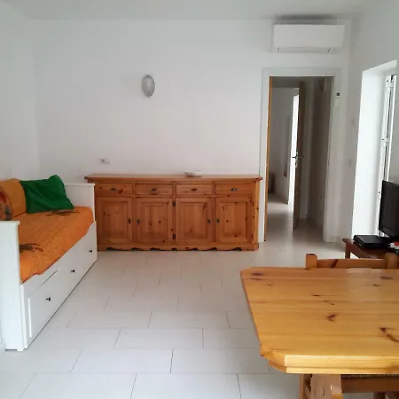 Flora アパート グラード